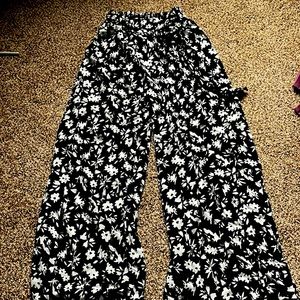 Pink lily flowy pants size small. Never worn